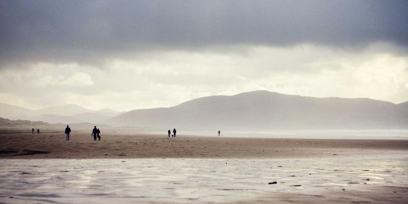 Laura Vandery80：在紫色梦境中编织情感的艺术诗人