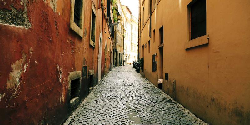 Laura Vandery：从街头涂鸦到创意档案，一位视觉艺术家的蜕变之旅