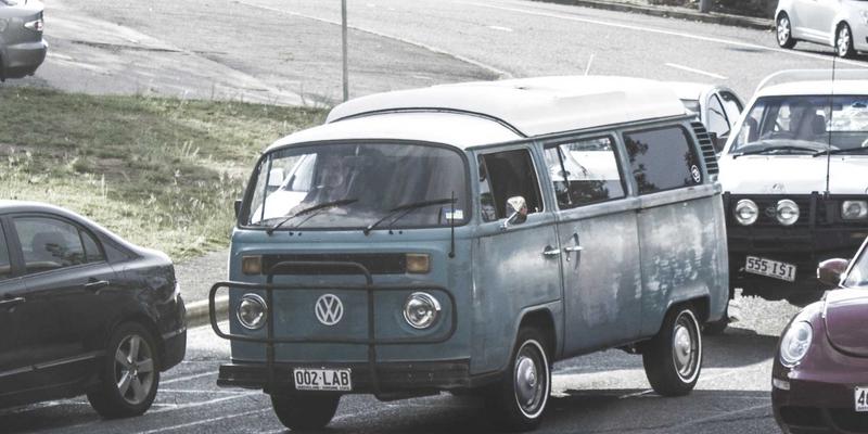 Laura Vandery 的混合媒介革命：如何将水彩、墨水与数字艺术融合创作