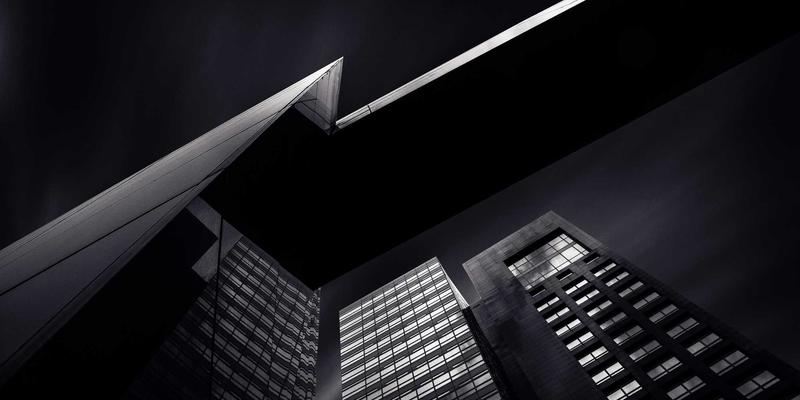 从商业插画到紫色艺术世界：Laura Vandery如何平衡数字艺术创作与商业合作