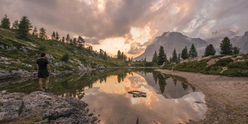 从工作室到世界：Laura Vandery 如何通过国际艺术驻留项目重塑其插画与数字艺术创作