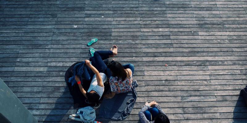 从街头到殿堂：Laura Vandery如何通过涂鸦艺术与插画合作重塑创意边界与商业价值