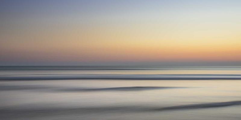 紫色梦境与街头诗学：探索Laura Vandery艺术中的女性主题与象征主义表达